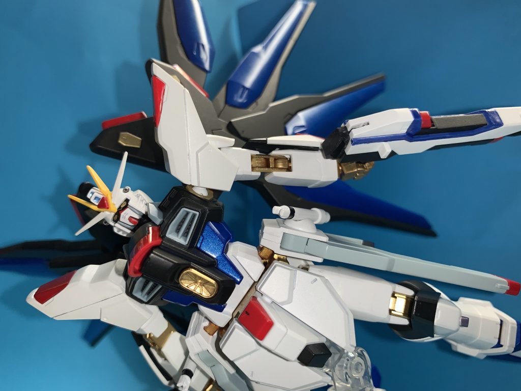 上二枚はキットのままの目ですね。こっちも優しい顔ですき。