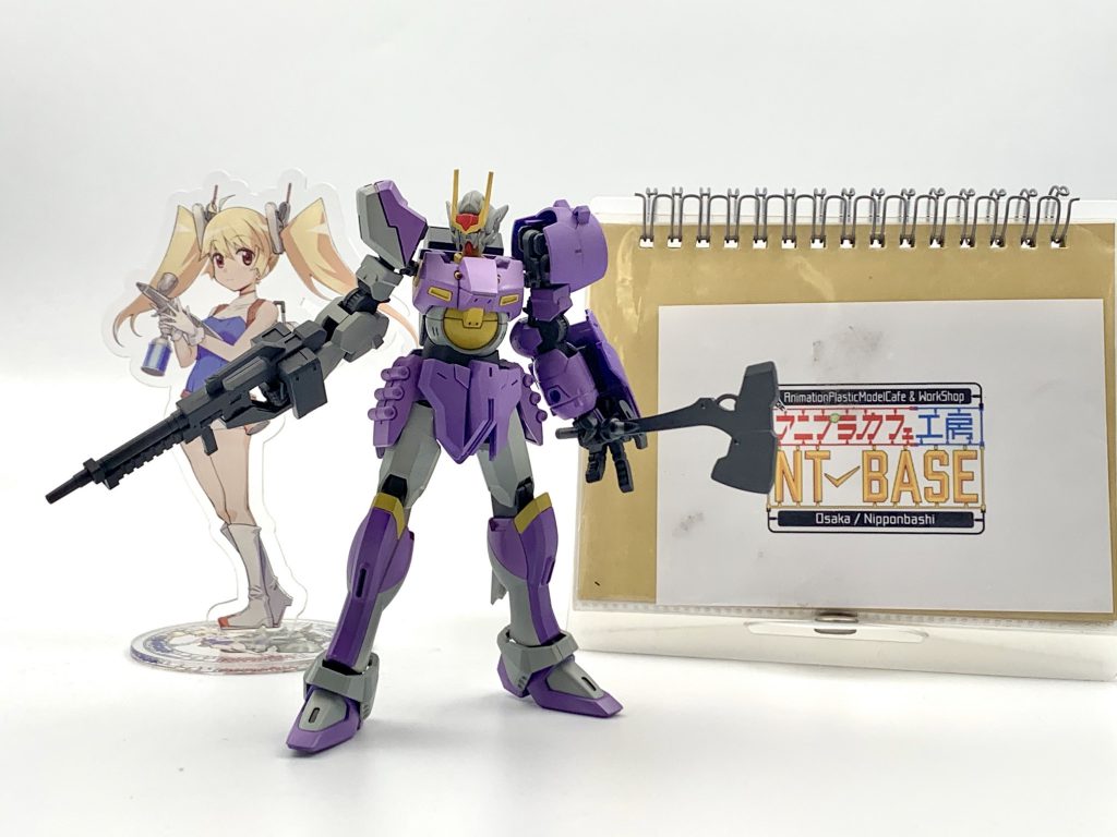 プラモ製作と塗装、ブース撮影はは大阪日本橋のイエサブの直ぐ近くにあります、アニプラカフェ工房NT-BASEで行いました。
余談ですがこのお店ではご飯も食べれるしカラオケも歌える製作スペースもあるカフェなのですが、通常の三倍のチキンカツ定食は量が半端ないのでお気をつけ遊ばせ。お腹いっぱい食べれます。