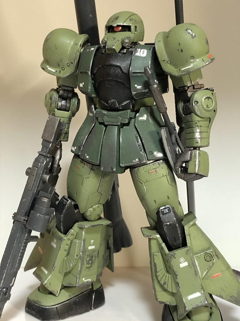 初めてなので、少し汚しすぎた気はします。次やる時はもうすこしリアルな汚しが出来るよう精進したいところです。
 (ポージングしてるうちにデカール剥がれてきたのは秘密です)