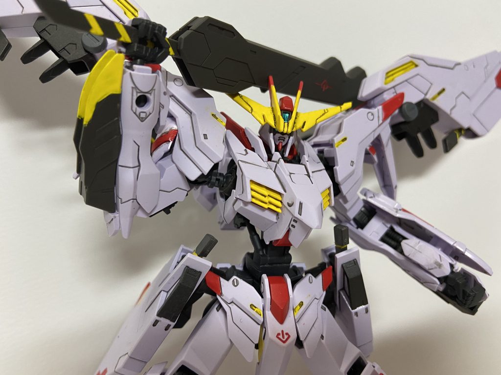 バスタードメイスの電源マークも一応塗りましたがあまりわかりにくいですね…
全身の黄色、朱色も筆塗りしました