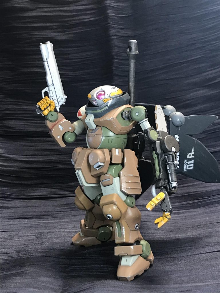 イメージの発端はこのハンドガン。百錬のライフルがガバメントモチーフだったのでカットしてハンドガンにした所、そこから改造の方向性が一気に定まった感じです。