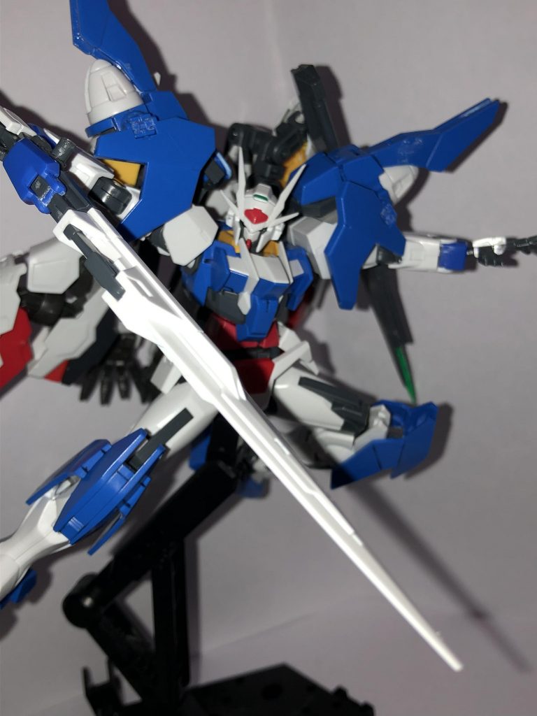 素体で1枚。武器はダブルオーガンダムセブンソード/GⅡロングの持ち手を延長したものですね。普段はリアアーマーにマウントされてます。