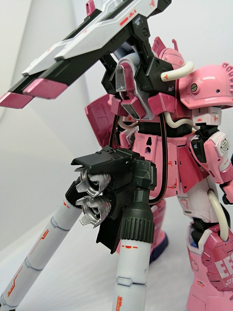 バックパックはアメイジングフリーダムから拝借。ビームレールガンを逆につけ、ブースターにしました。