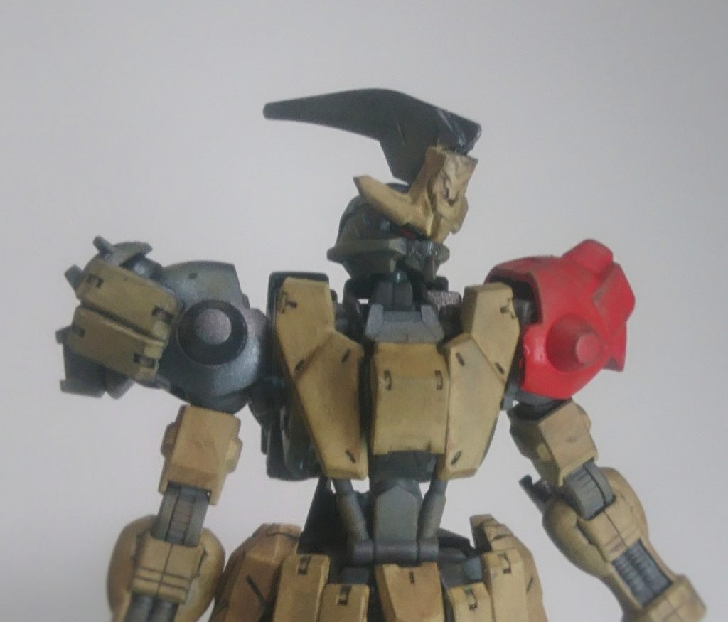 操兵ワールドの操兵として、ガンダムヴィダールを幾らか改造した機体です。
  原形となる機体に、30mmのパーツを中心に使って組み立てた感じですね。胴体、頭部は手を加えたものの、四肢はそのまま。 
  設定としては本来帝国の量産機であるノクスが、傭兵によって鹵獲された機体、と考えてます。