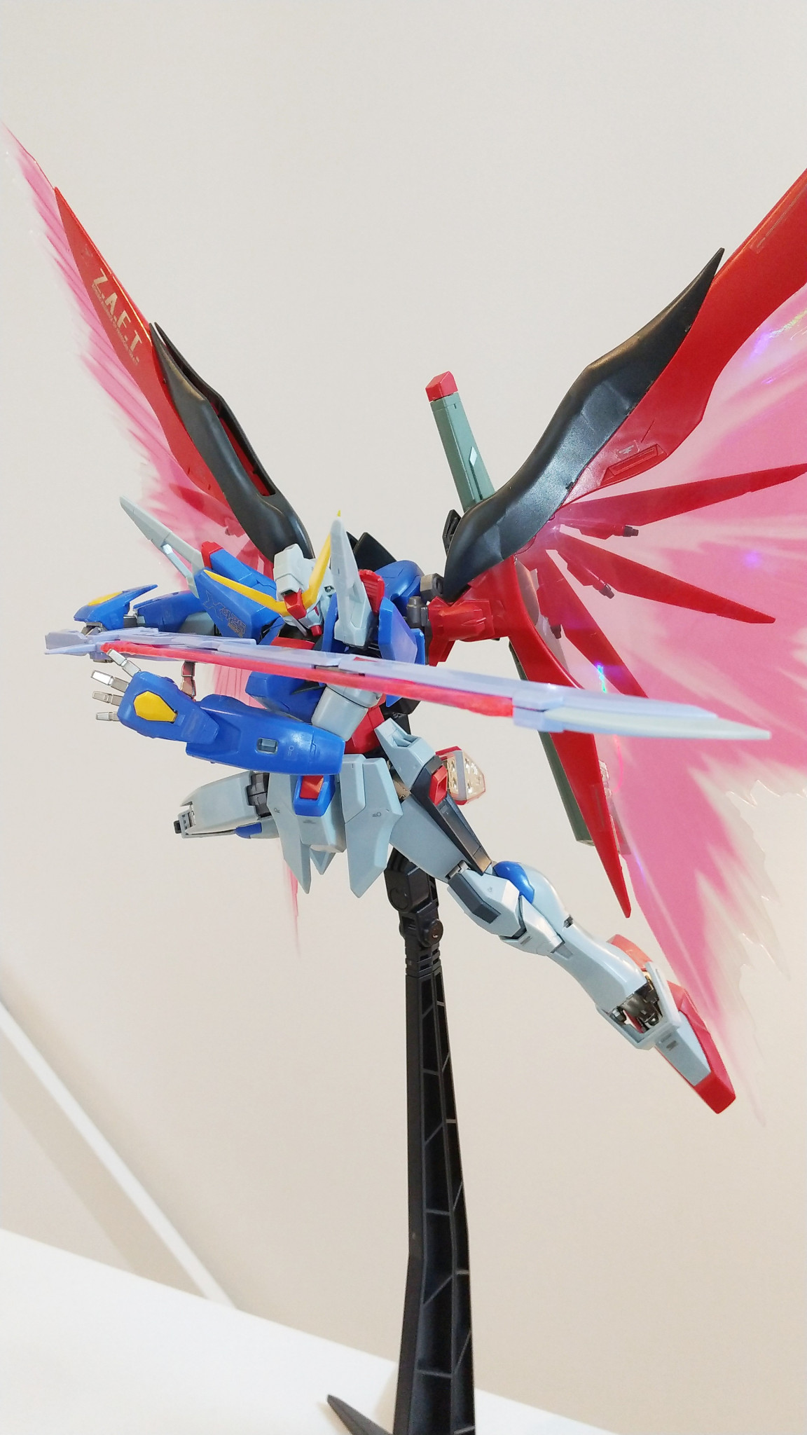 販売価格MG デスティニーガンダム エクストリームブラストモード(FREEDOM COLOR) 塗装完成品 ガンプラ 完成品