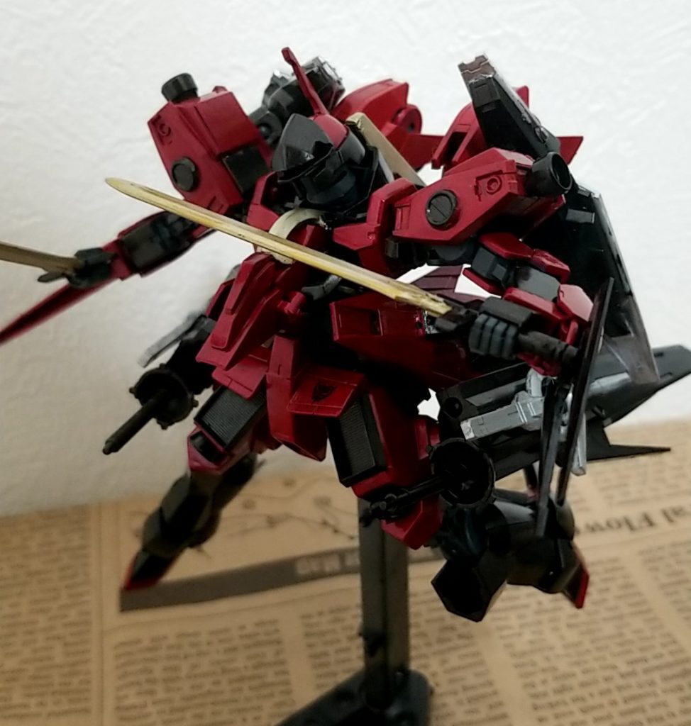 ヴァルキュリアブレード
先の反乱の首謀者とされているマクギリスファリドの所有する財産を徴収した際に残されていた武装
恐らくグリムゲルデの武装で、バエルの予備の剣を改良する用のスペアだったのかもしれない
性能はグリムゲルデのブレードと同じで優秀だが、問題である威力の出ないことは未だ解決されていない