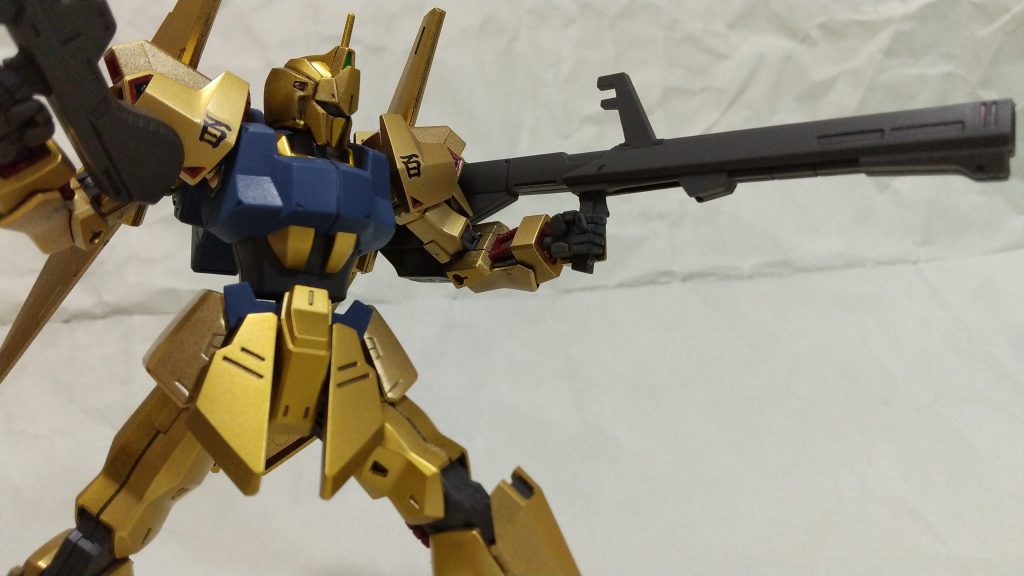 皆さんREVIVE版と呼んでいるので、てっきり箱や説明書に「リバイブ」って書いてあるかと思いきや、「新生」としか載っていないんですね。
まぁ百式は箱の番号がわかりやすいからイイですけどね。
旧版がNo.100でリバイブ版がNo.200。No.300ではどうなるのか期待です。