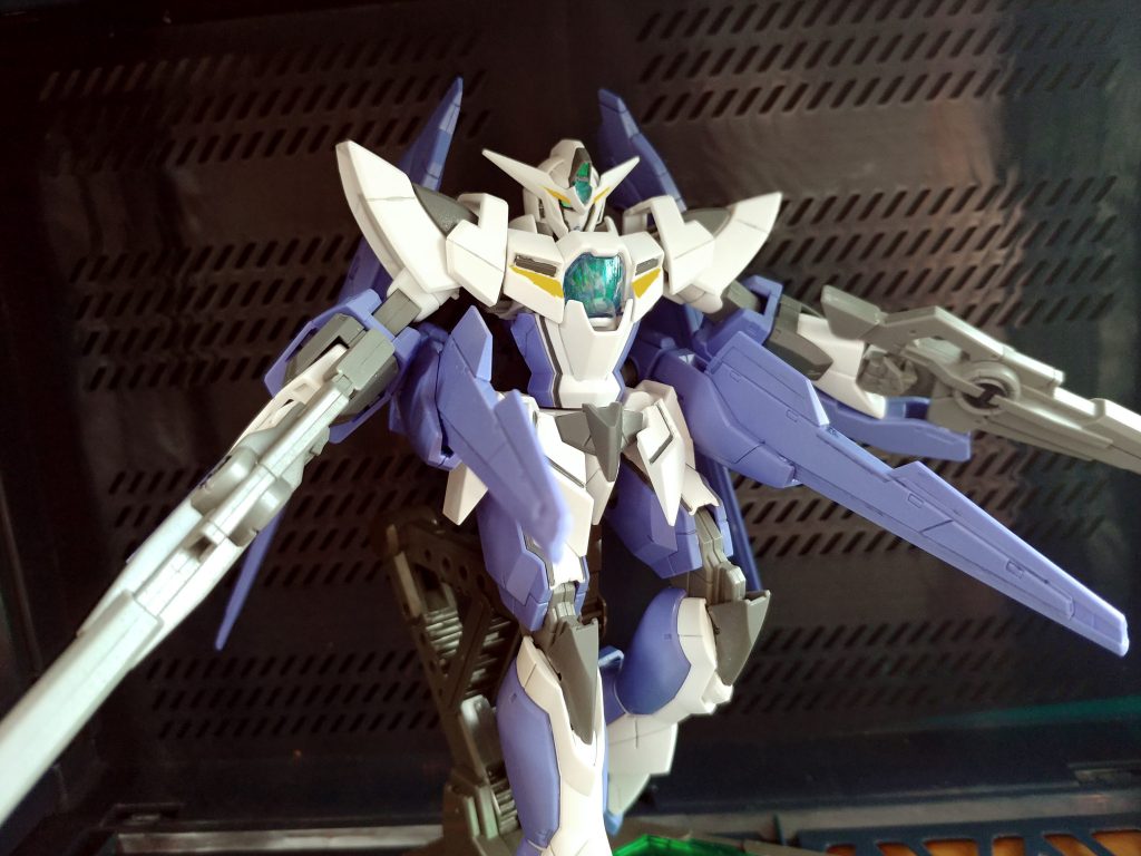 バインダーライフル。アームの可動部を増やしたので自然に構えられるようになったと思ってます