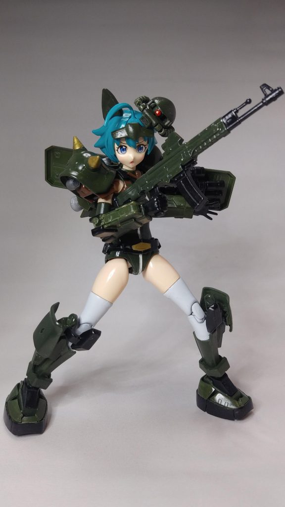 ジオン系のパーツを所々組み合わせたプチミキシングを行い、自分の好みのカラーリングを施しました。

頭部に着いているザクの頭は磁石を仕込み取り外し可能にしています。