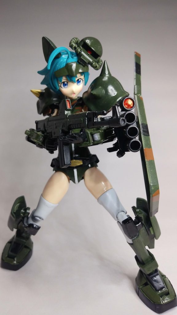 銃を構えるナミさん！