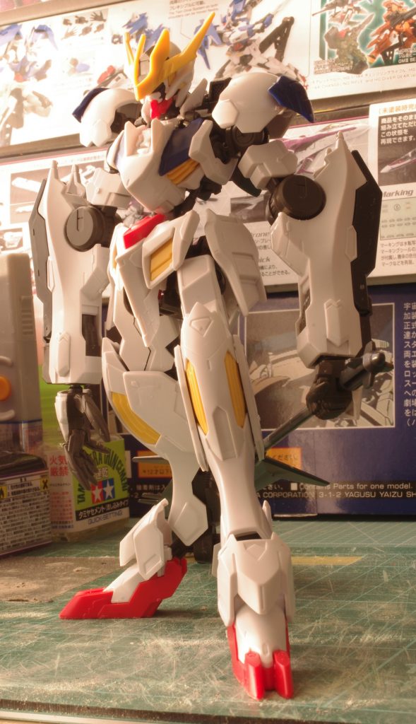 プロポーションの確認。胴体が寸詰まりで微妙ですね。