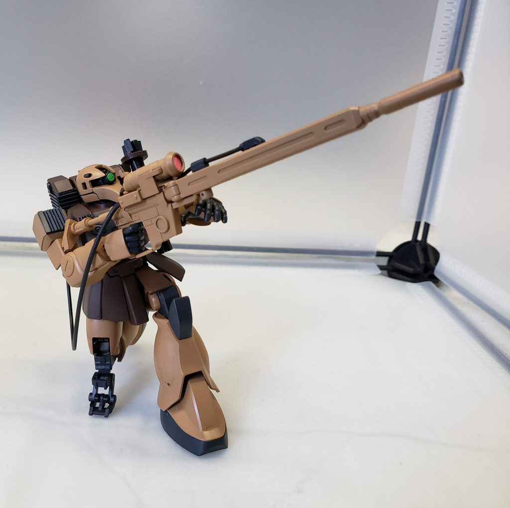 肩のギザギザは肩当て固定のため