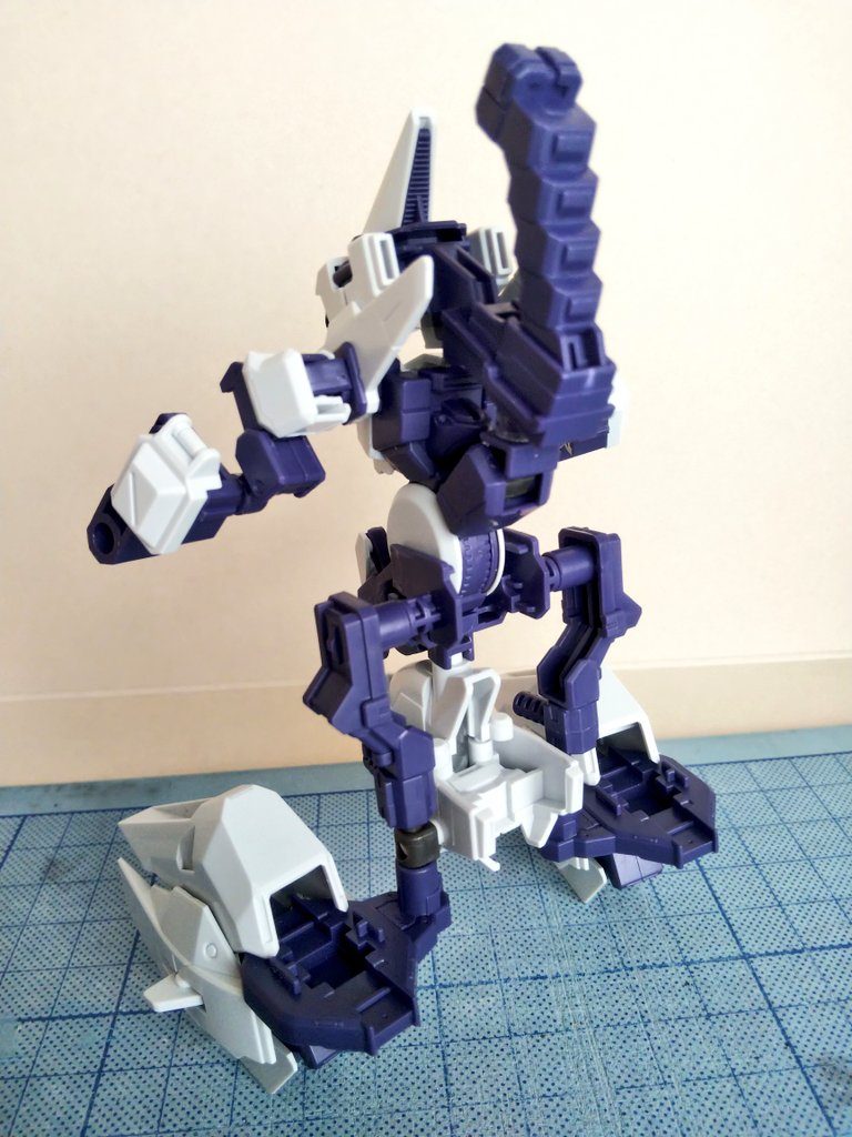 軸にテープ巻いたのは3箇所のみ。すべて変形にも使われない余剰パーツ。