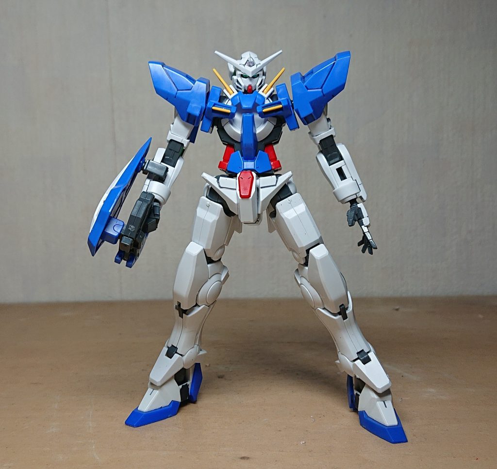 元々は後輩から完成済みの物を譲り受け、パーツ取りに使う予定でしたが、正月にリサイクルショップでコンプレッサーを手に入れたのでどんなものか試しに使ってみるということで製作していきました。