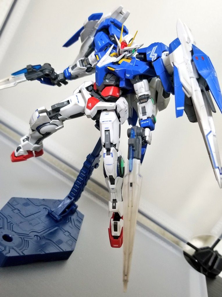 オーライザーの赤い四角の部分の塗装をマスキングでちまちま頑張りました。