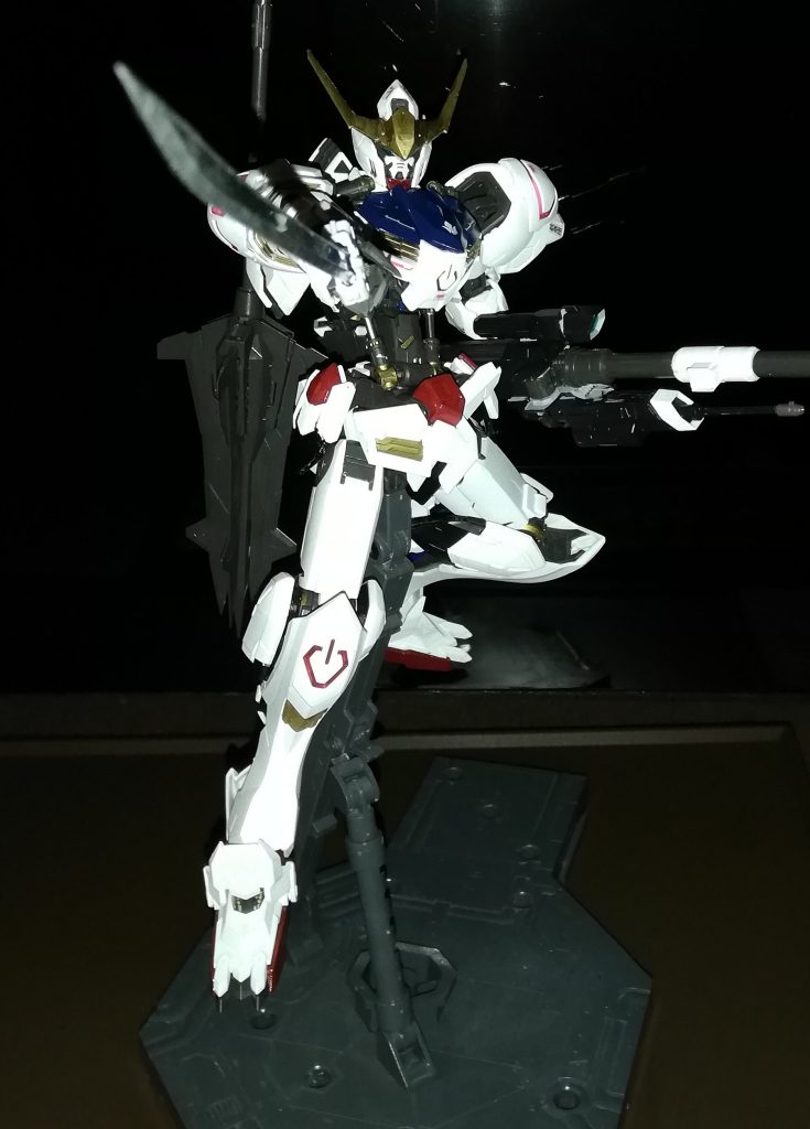 太刀装備
太刀ならではのポーズはMGだから出来ると思う