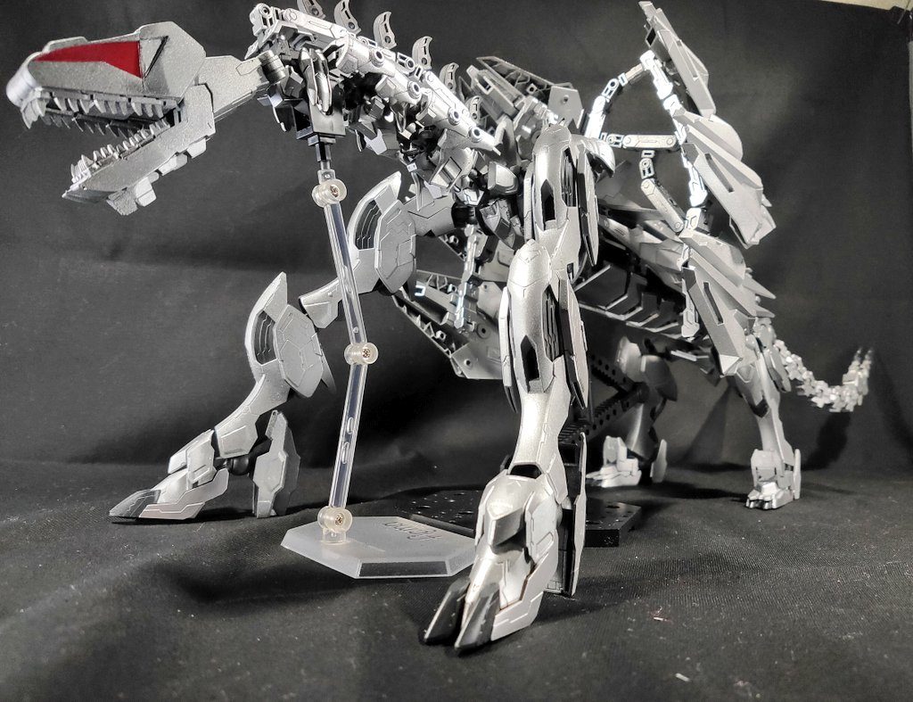 砲撃形態。バインダーを180度回転させ左右合計6門のビーム砲を発射して街を焼き尽くす。