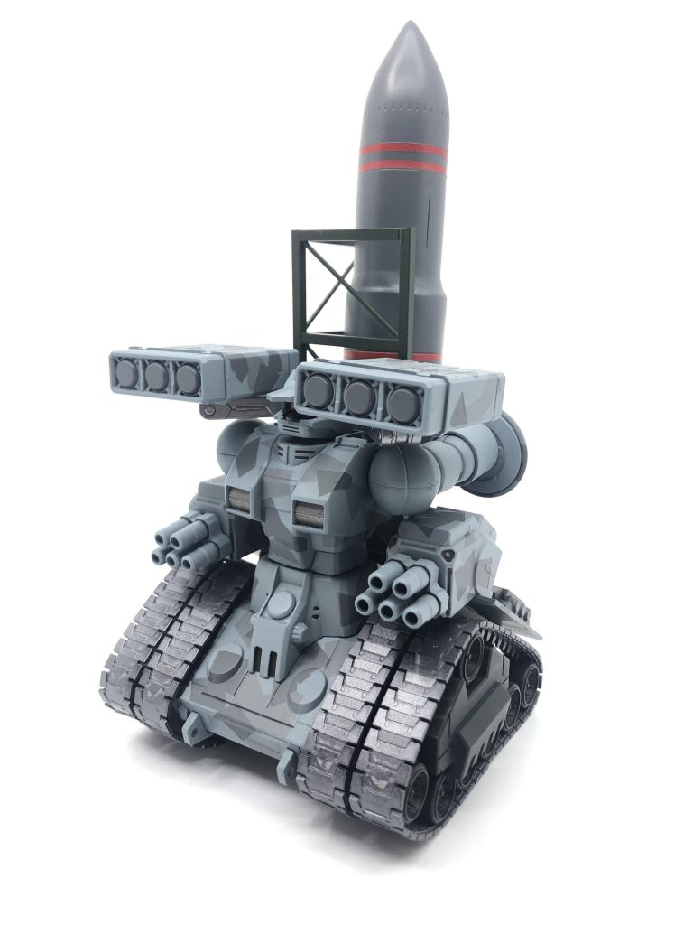 基本形態は両腕を後ろに向けた状態。