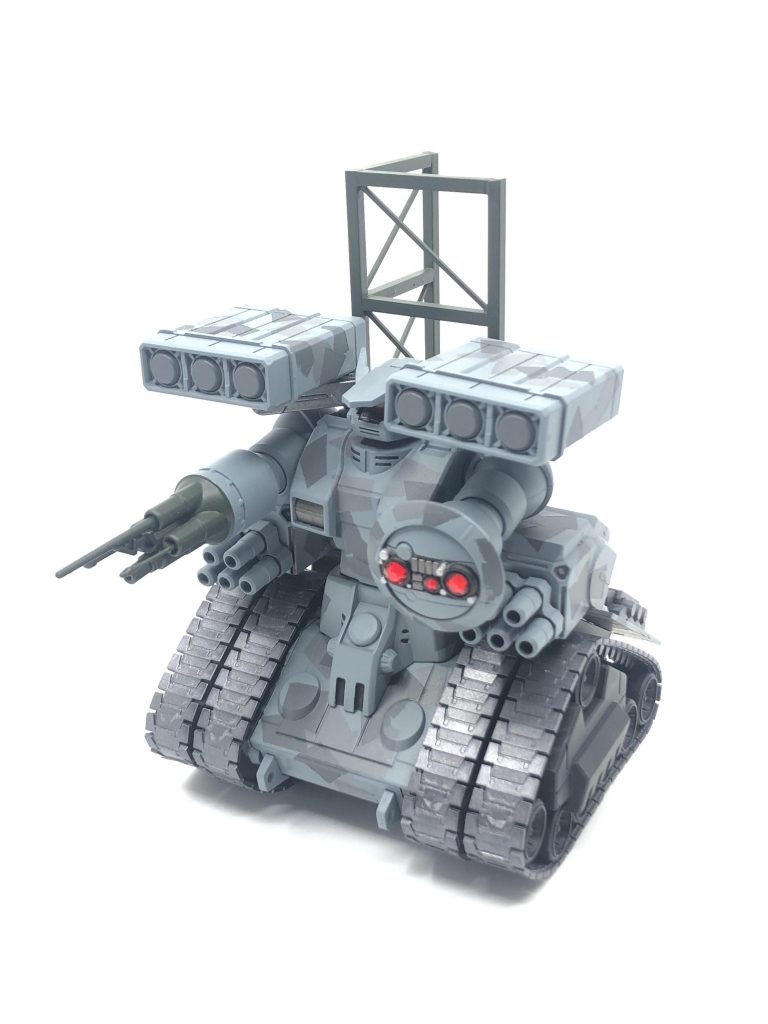 メインミサイル発射後、アンテナセンサーでミサイルの精密な誘導を行う。