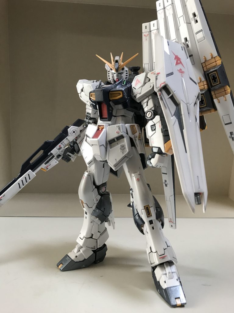 10年ぶりで、ガンプラの進化に驚きました。RGは最初期の RX-78-2 やマークⅡは作りましたが、とてもクオリティが上がっていますね!
(お値段も…)
