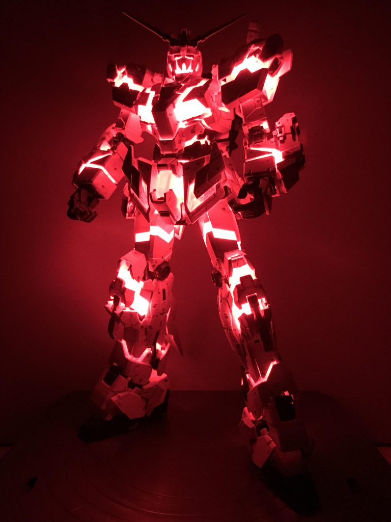 赤と緑に光ります! こりゃキレイ!
もう少し早く、クリスマスに作るべきでした(ツリーとして)。