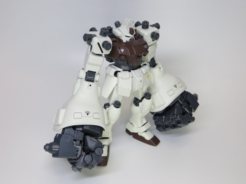 主な武装は鉄拳です。