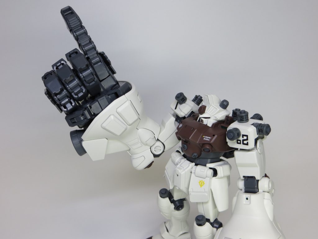 腕は一応動きますが、特に取らせたいポーズは思い浮かばない…。