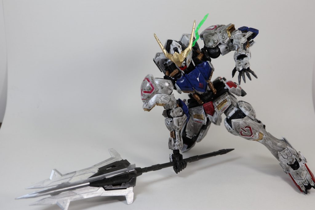 箱絵をイメージしたメイス振り下ろしポーズ。
もっと動きのあるポージングをさせたいです・・・