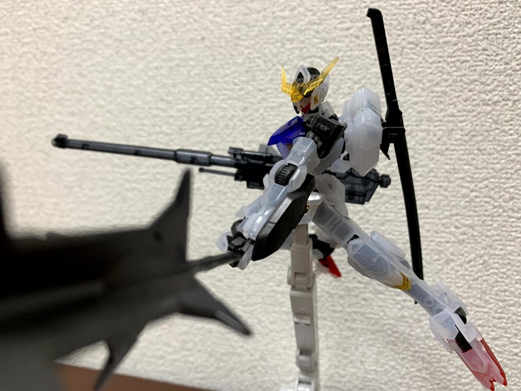 少し違う角度から！
足、腰が結構可動するのと、腕の保持力が以外とあるのでメイスもぶん回しております♪