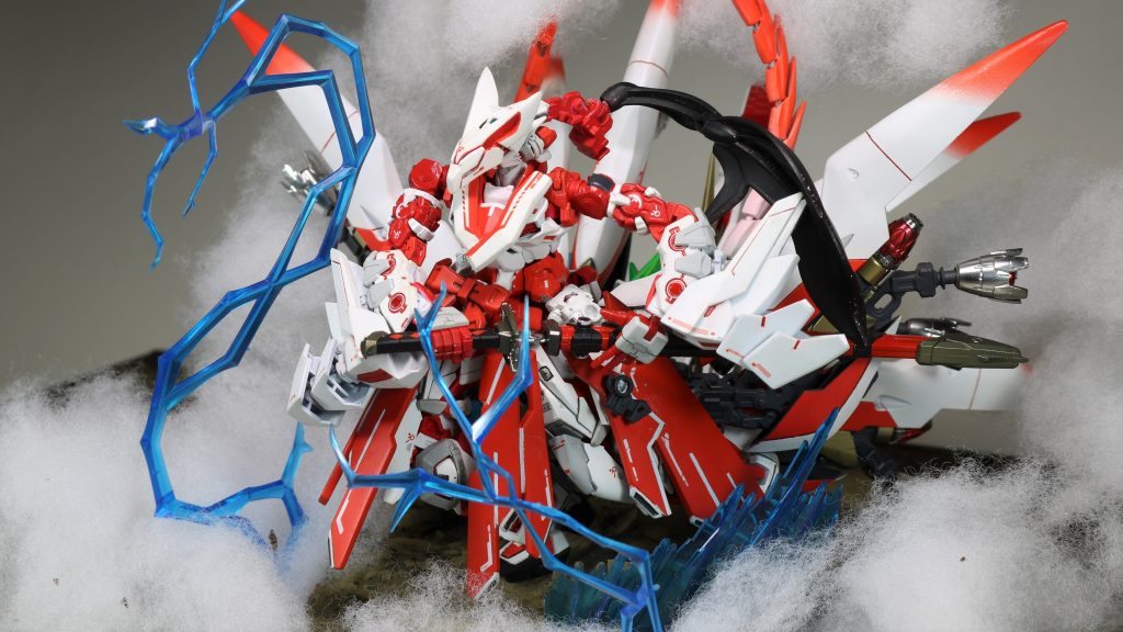 巫女服の緋袴は、クロスボーンガンダム:フルクロスのパーツを、腰のガーベラストレートを接続するための別パーツを接着してキャストオフも可能です。