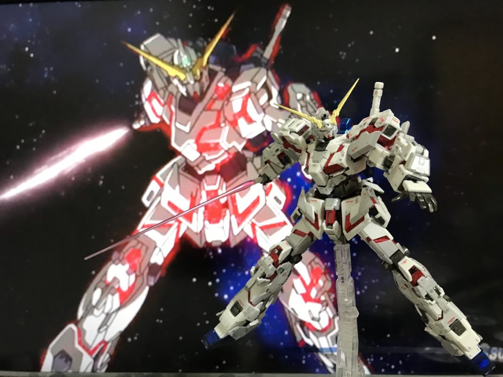 あちこち関節の動きは固く、ポロリも多発して、動かして遊ぶには適さないキットです。