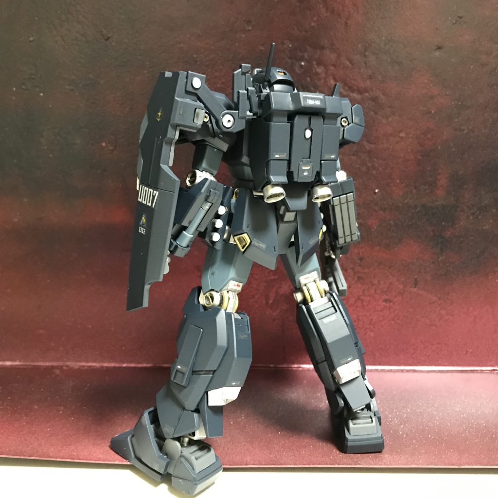 ジェスタは「ザ・ミリタリー」な感じでシブいですね~(^^)ジェガンの上位機種という設定だそうですが、角ばった意匠で、まったく別物といった印象です。