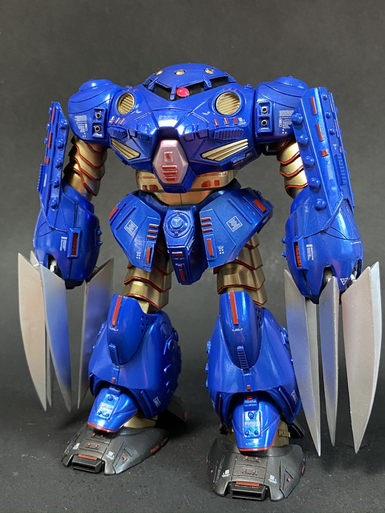 色はZブルーの上にサファイアブルー。ダークアイアン。スーパーゴールド２。メタルカラーアルミ。ルビーレッドを使用しました。
モノアイはUVレジン。