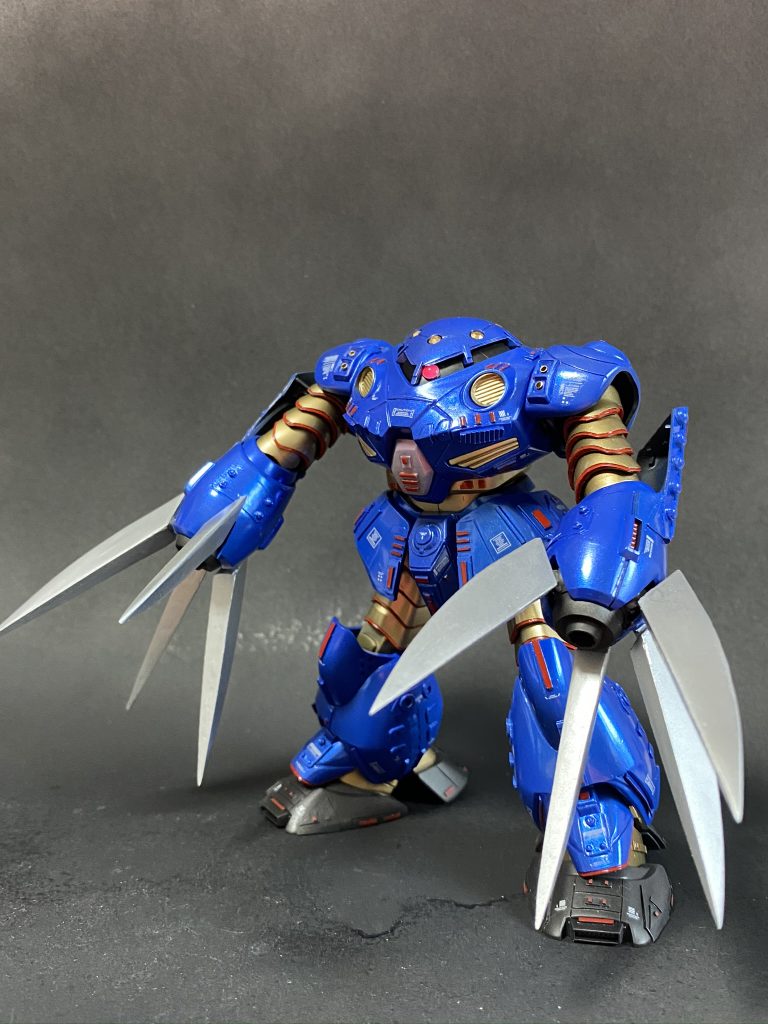 腕部のレッドは段落ちモールド後に塗装