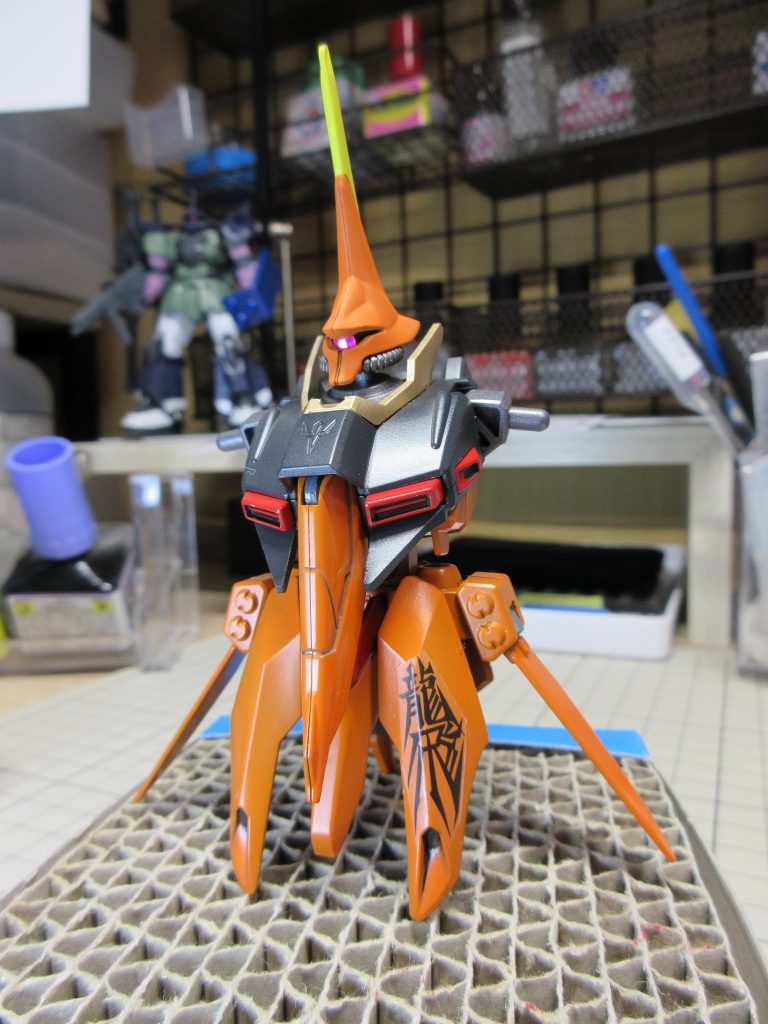 ジュエルシールは光を拾えばモノアイが良い感じになって良いですね。