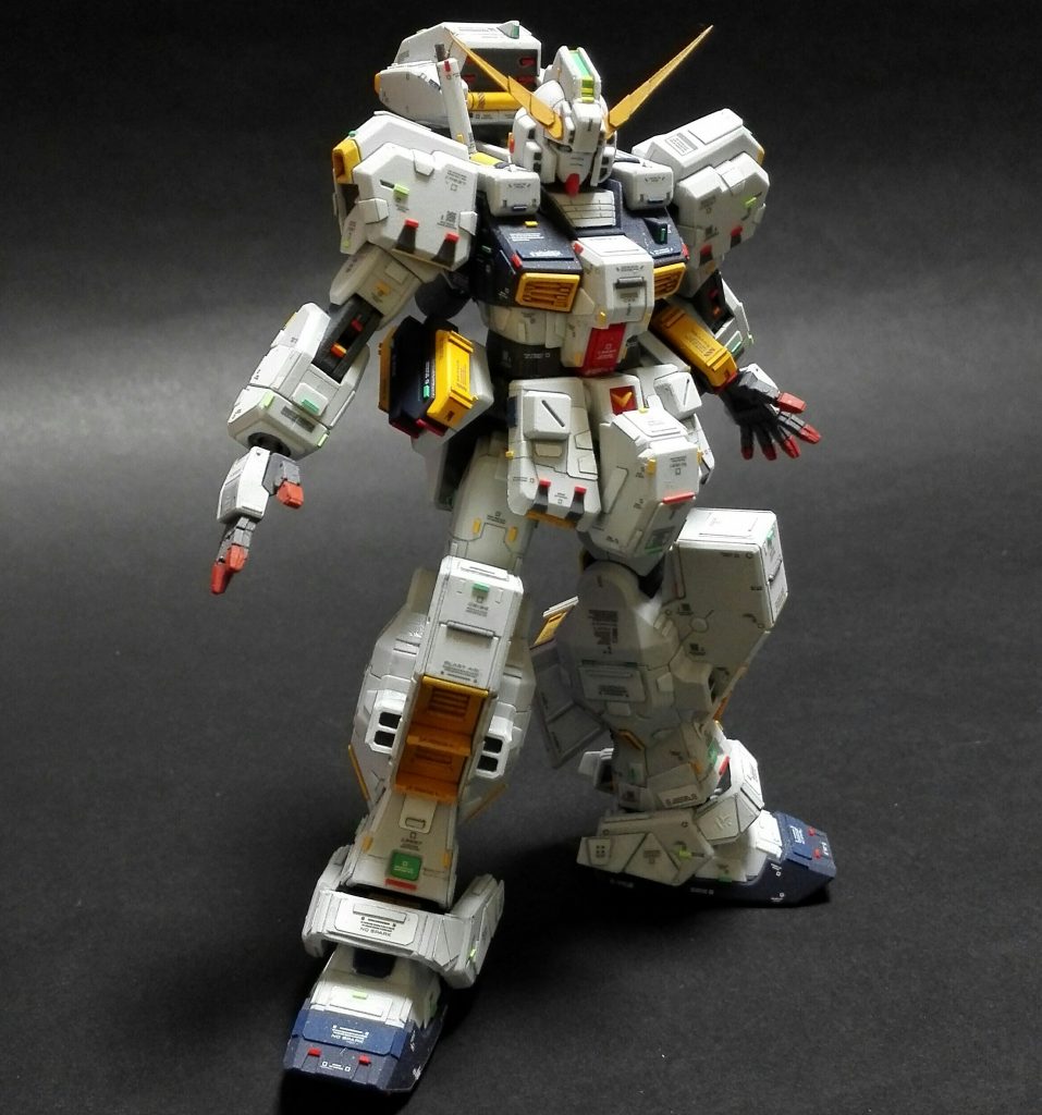 まずはRX121-1 ガンダムTR-1ヘイズル改の非武装状態からです。いつも通りの部分塗装、スジ彫り、プラ材によるディテールアップ、アンテナの自作、水転写デカール、つや消しトップコート等で仕上げてみました。の非武装状態からです。いつも通りの部分塗装、スジ彫り、プラ材によるディテールアップ、アンテナの自作、水転写デカール、つや消しトップコート等で仕上げてみました。