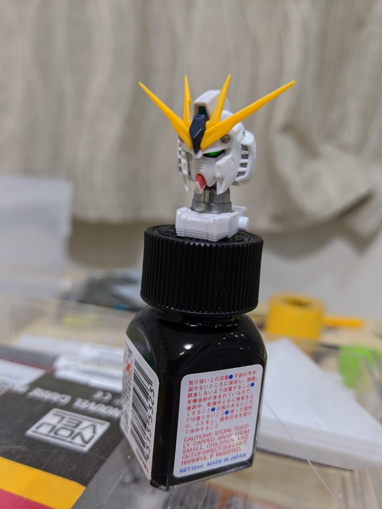 目のひさしを削って目付きを悪くして、フェイスと顎も少し下に伸ばしてます。