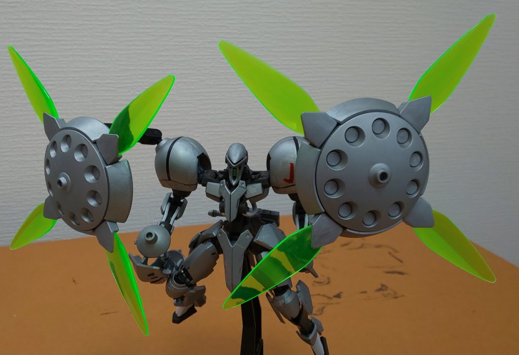 シールドにはビーム発生機能があります。アームでウネウネ動きます。