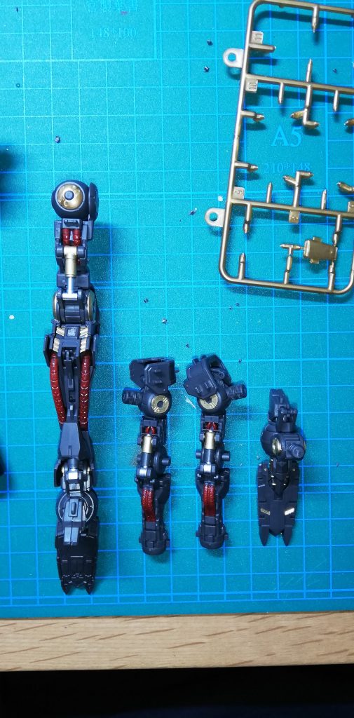 足のパイプなどもしっかり塗り分け