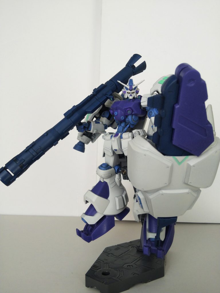 レンチメイスはシールドに収納