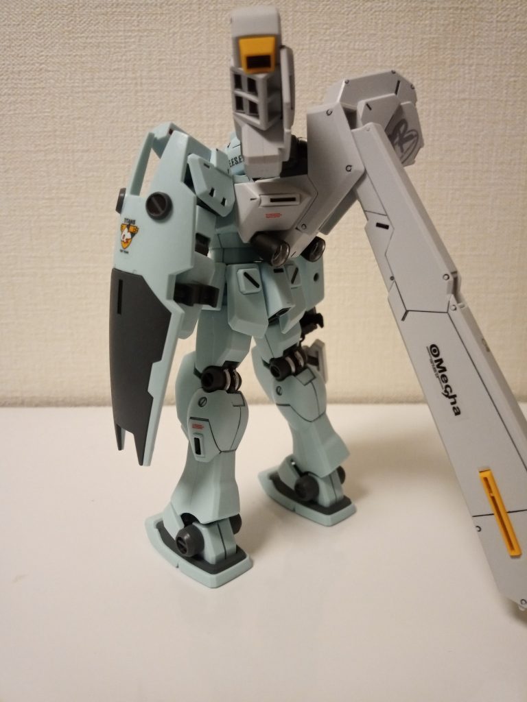 背面はヘイズル2号機のトライブースターを接着剤で無理矢理くっつけました。