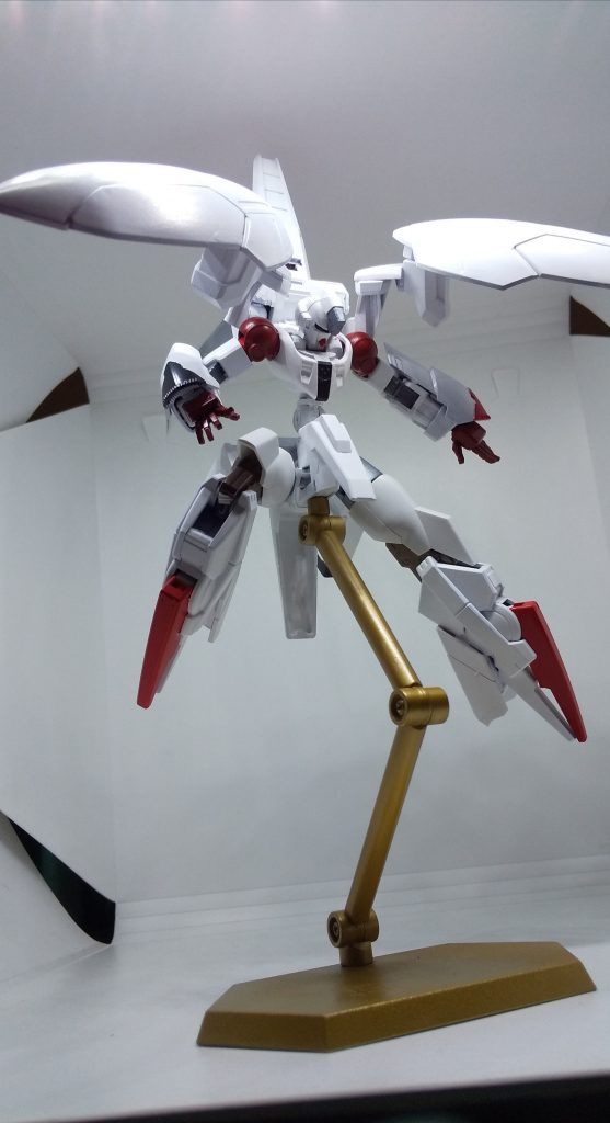 機体名：白兎(びゃくと)
武装
脚部ビームサーベル×２

[ガンダム・アズール](https://gumpla.jp/hg/357477)および[ガンダム・フィールウィンド](https://gumpla.jp/hg/383540)に対して随伴行動を取る謎のモビルスーツ。

実際は出自が不明瞭であり、名称もその見た目、ロップイヤー種の兎を彷彿とさせるところから付けられた仮称である。

スキャンの結果、無人機であることが判明している。
