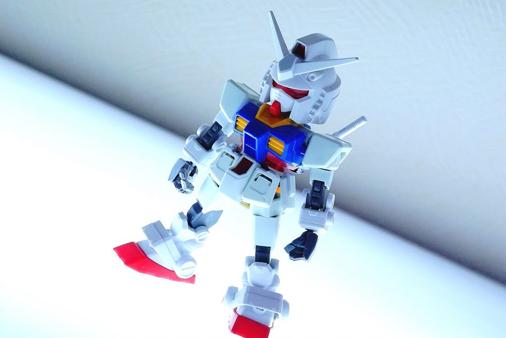 そんなわけで、まずは自分の理想のガンダムを。腰周り、肩、二の腕、太ももをHGから移植。バランスを見ながら太ももと二の腕をカットしていきました。