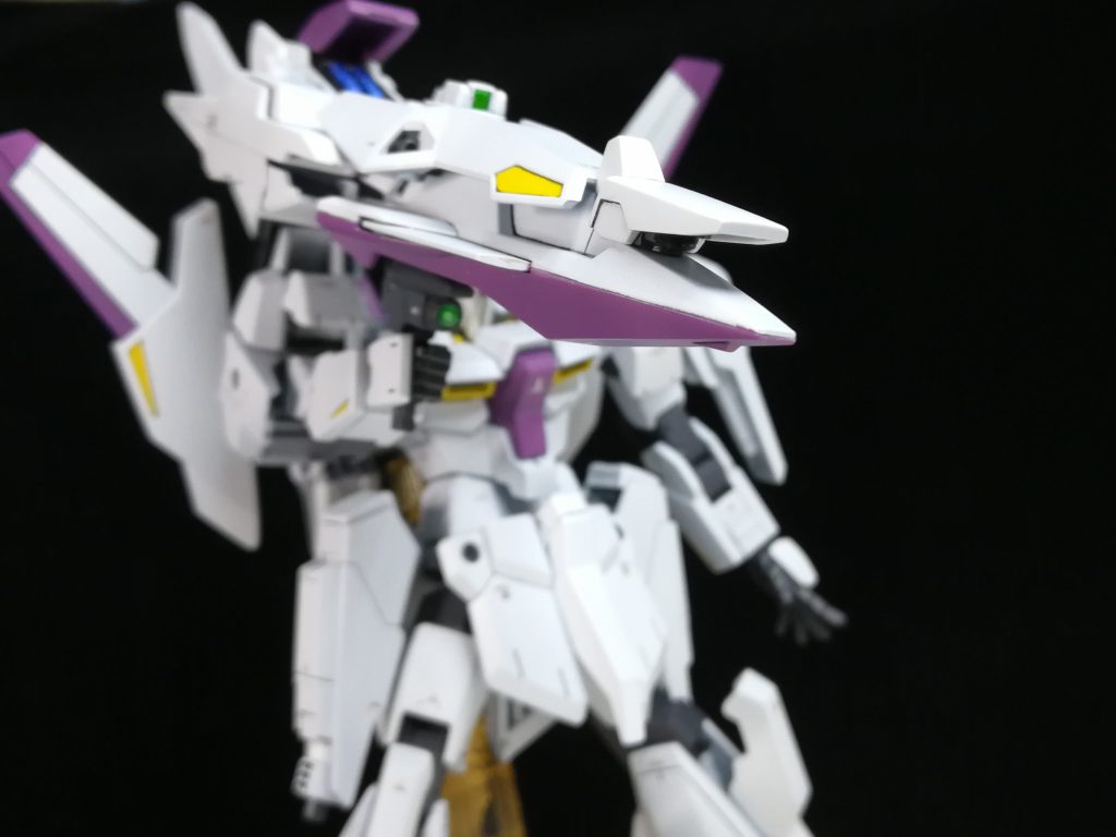 見えづらいですが先端上部にはハイメガキャノン。