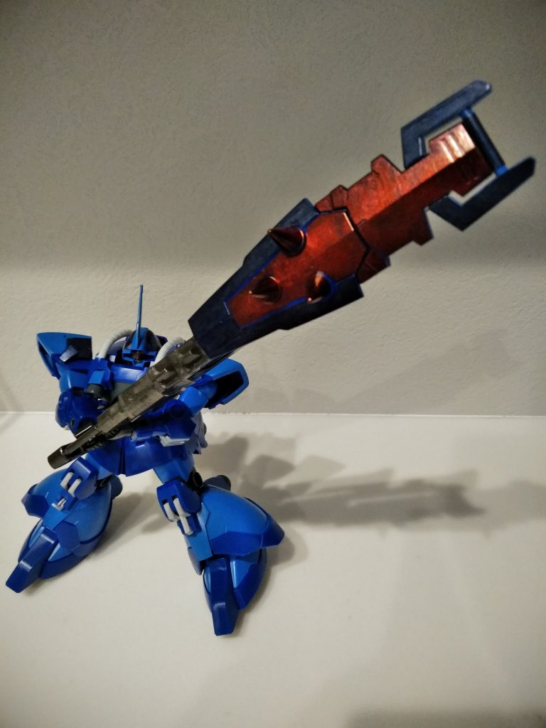 ドムハンマー
複合シールド+グロウスバイルによる
打撃武装。量産機は木っ端微塵の威力を誇り、高機動で突撃する。