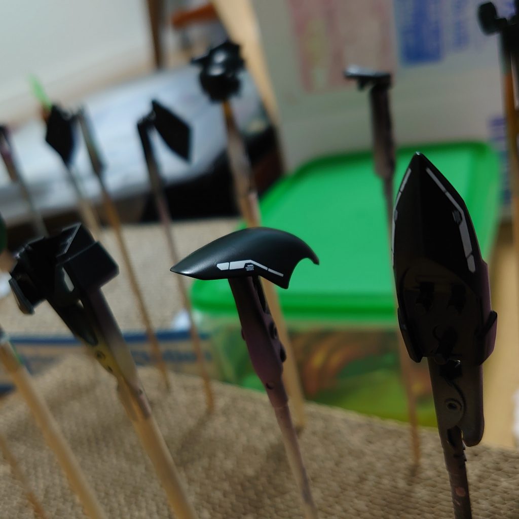 適当なデカール貼りました。