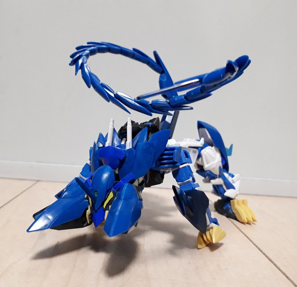 ブルートモードに似た形態です。柔軟に動く尾と長大なビームファングで獲物を追い詰めます