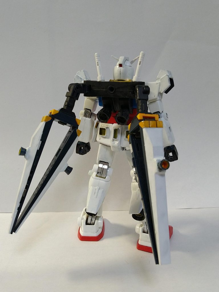 背部にはνガンダムのフィンファンネル
を取り付けてます。