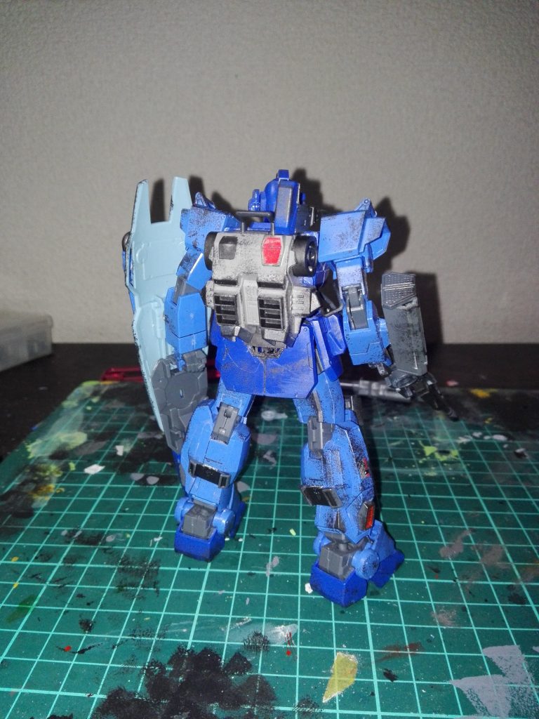 バックパックは高機動型ザクの設計変更した物が取り付けられている。