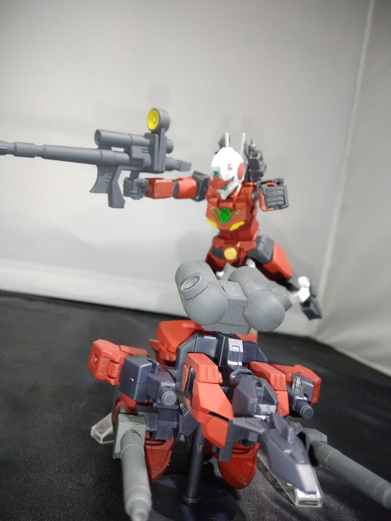 そんでもってキャノンアーマー
スカートをガンキャノンのをそのまま貼っつけて足をガンキャノンのパーツにしてライトニングバックウェポンシステムMK-2のビームキャノンをボルアムの間接パーツを使用し付けました。